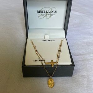 Im selling a gold necklace 10KT GOLD 18”